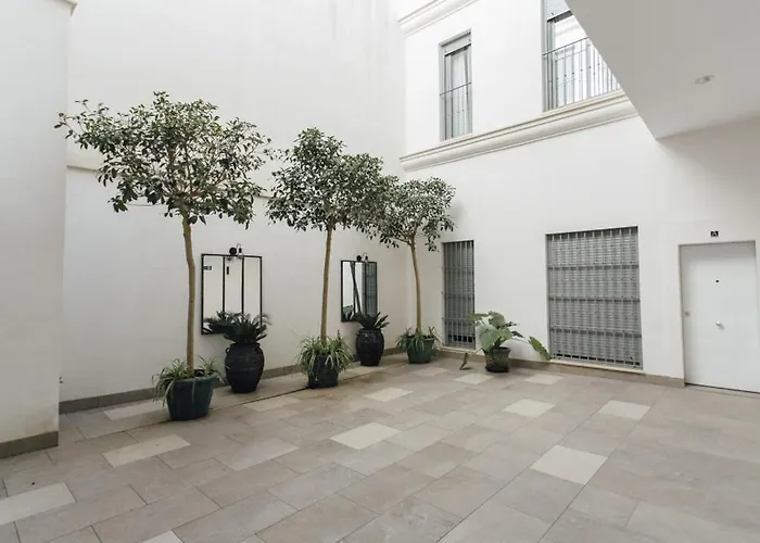 Modern With Seasonal Swimming Pool- 1Bd 1Bth- Goyeneta