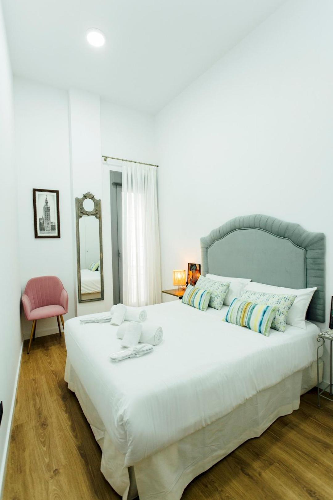 Modern With Seasonal Swimming Pool- 1bd 1bth- Goyeneta Séville
